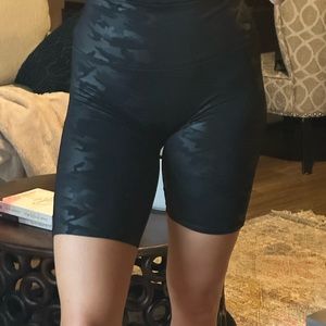 Spanx black camo biker shorts - size large